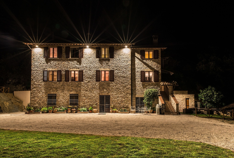 Exterior & Views