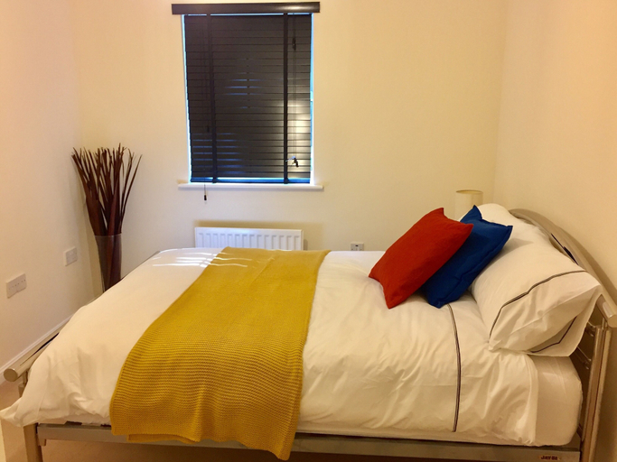 Bedroom 2, Modern 2 Bed Apartment in Southampton, Hampshire