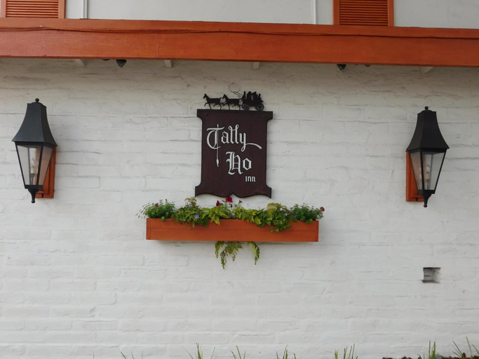 Exterior & Views 2, Tally Ho Inn, Monterey