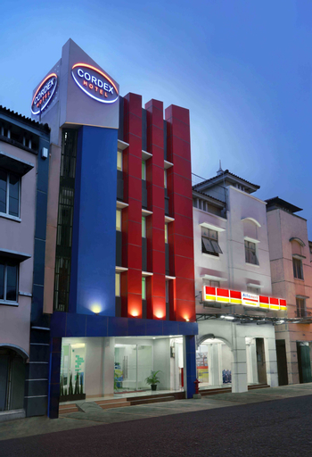 Exterior & Views 25