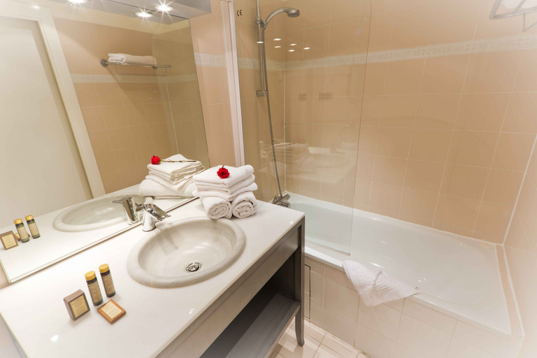 Bathroom 4, Hôtel Champerret Héliopolis, Paris