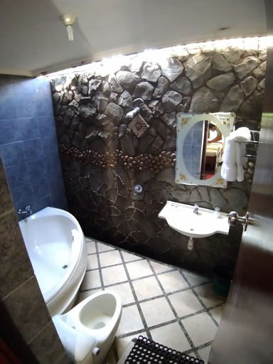 Bathroom 3, Swaloh Hill Resort, Tulungagung