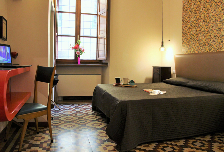 Bedroom 3, Hotel Diana, Lucca