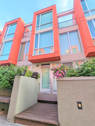 Exterior & Views 2, Monki Di Executive Suites - GLAS - Luxury Inner City Home 3 min to Downtown w Private Rooftop Patio Fireplace, Division No. 6