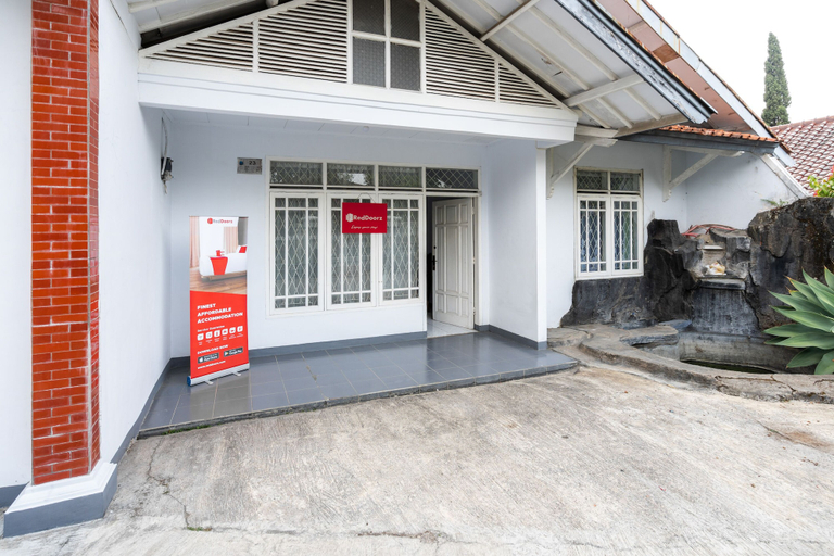 Exterior & Views, RedDoorz Syariah near RSUD Cimacan, Bogor