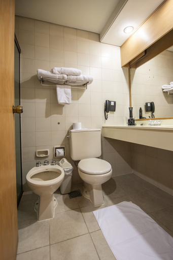 Bathroom 4, Hotel Cecilia, Asunción