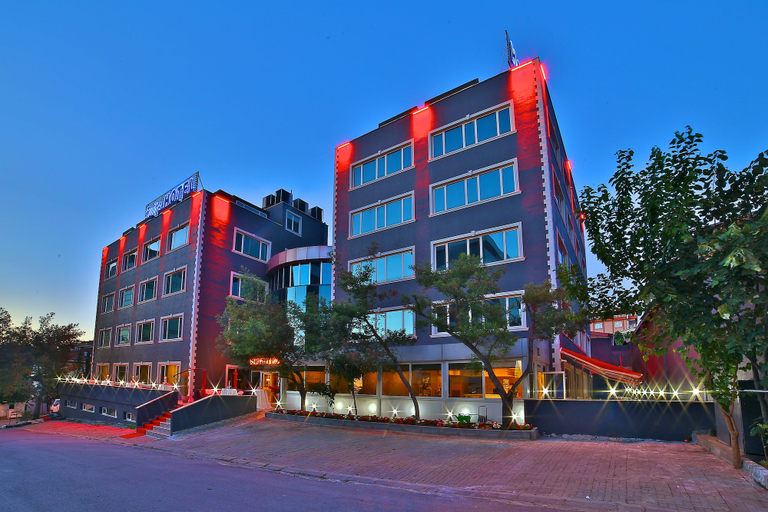 Exterior & Views