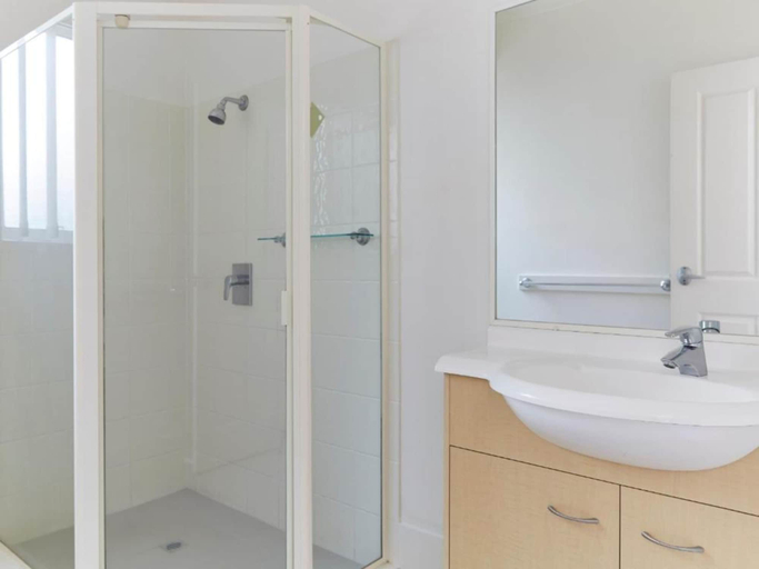Bathroom 4, NRMA Treasure Island Holiday Resort, Gold Coast
