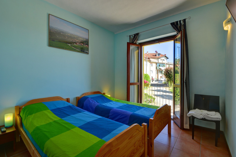 Bedroom 2, The Green GuestHouse, Cuneo