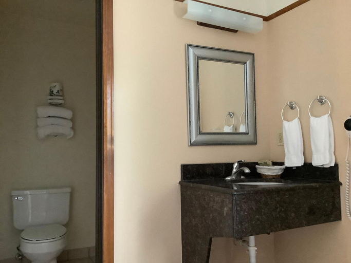 Bathroom 5, Luxury Inn And Suites, Summit