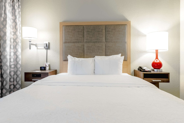 Bedroom 3, Hampton Inn St. Charles St. Peters, Saint Charles