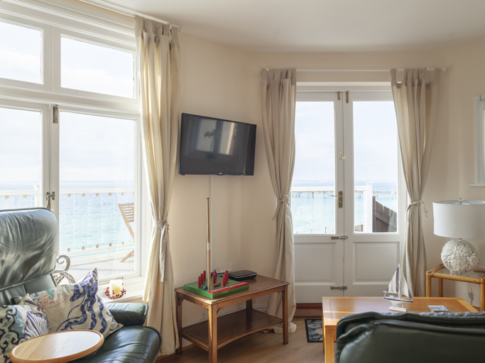 Others 5, Garden Apartment On The Beach, Isle of Wight