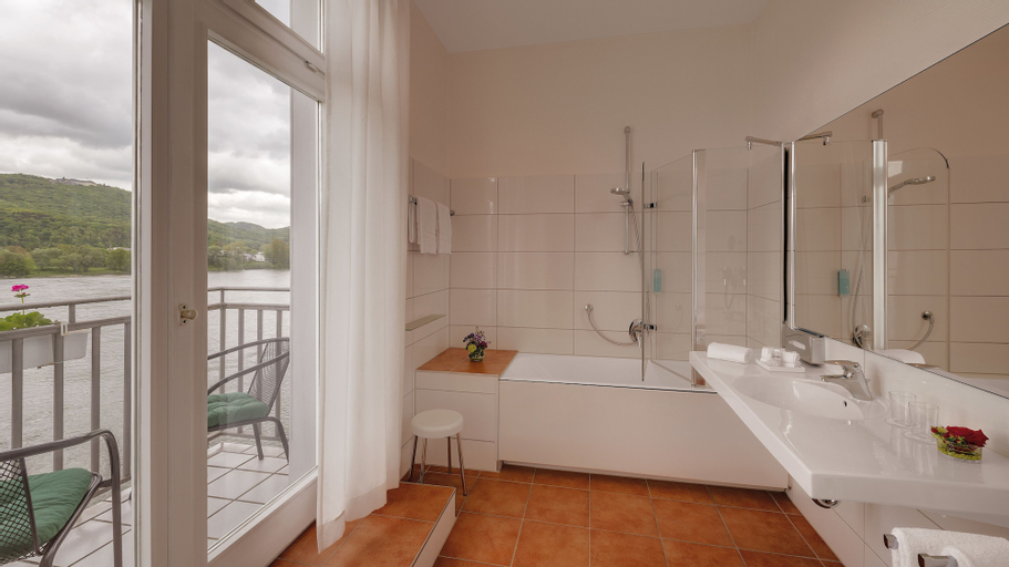 Bedroom 5, Rheinhotel Dreesen, Bonn