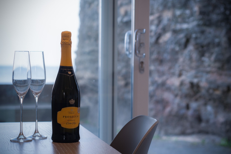 Food & Drinks, Beach Court - 1 Bedroom Apartment - Saundersfoot, Pembrokeshire