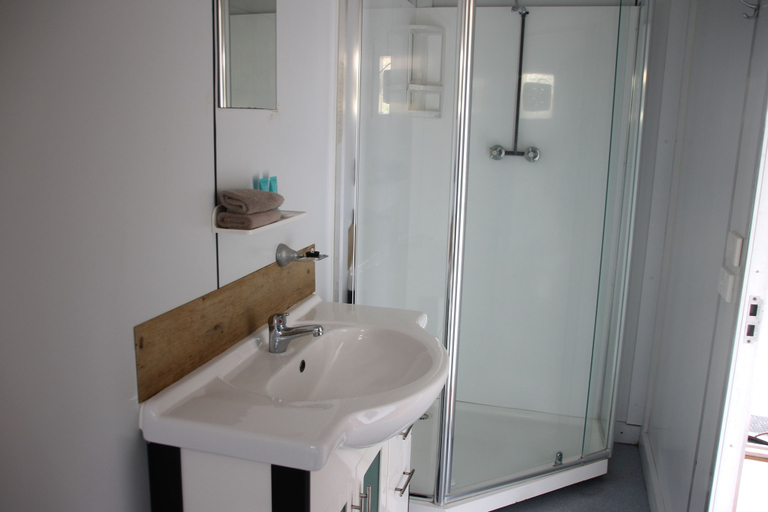 Bathroom 4, Seaspray Beach Holiday Park, Irwin