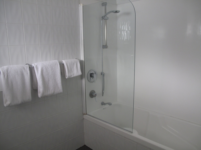 Bathroom 4, Auto Lodge Motor Inn, New Plymouth