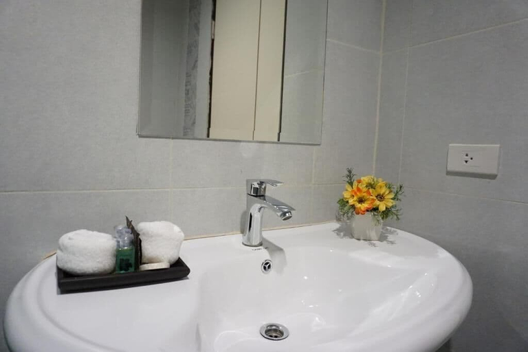 Bathroom 2, Golden Moon Aonang, Mueang Krabi