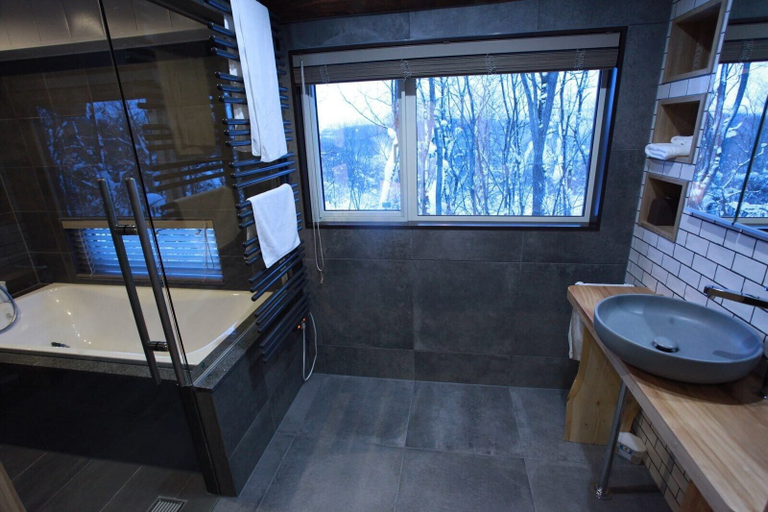 Bathroom 3, Chise Fukuro, Furano