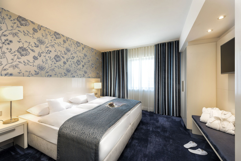 Bedroom 3, Maritim Hotel Bonn, Bonn