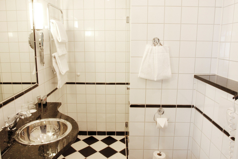 Bathroom 5, Mayfair Hotel Tunneln, Malmö