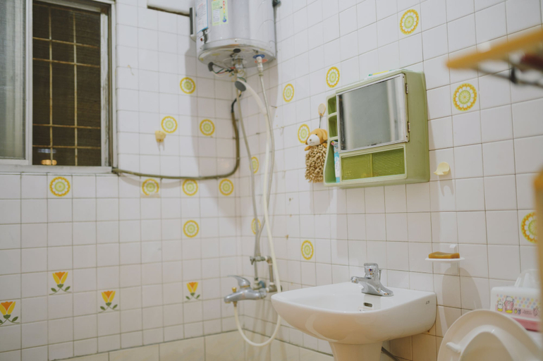 Bathroom 2, Red Letter Day, Tainan