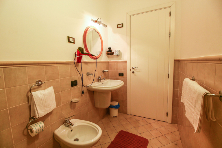 Bathroom 3, Hotel Paladini di Francia, Agrigento