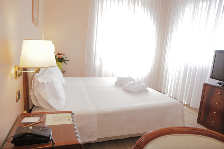 Bedroom 3, Hotel Bristol, Milano