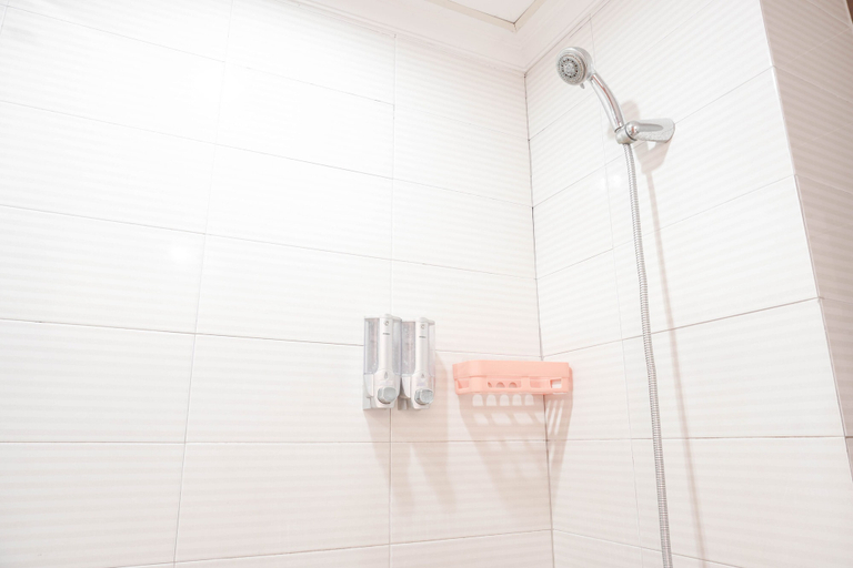 Bathroom 4, Comfort Studio At Margonda Residence 3 Apartment, Depok