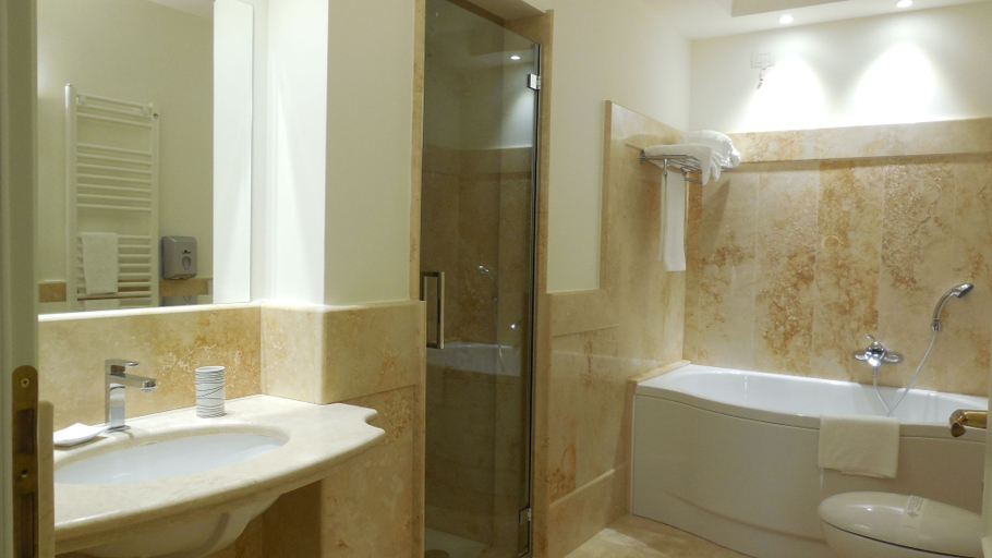 Bathroom 5, Hotel Marechiaro, Catanzaro