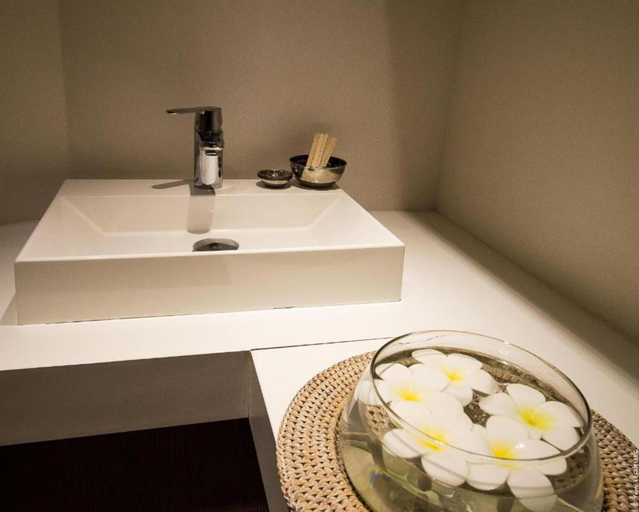 Bathroom 5, Hotel Francois Premier, Charente