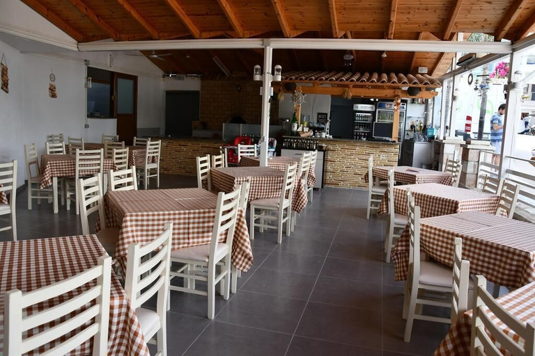 Food & Drinks, Ionian Hotel, Sarandës