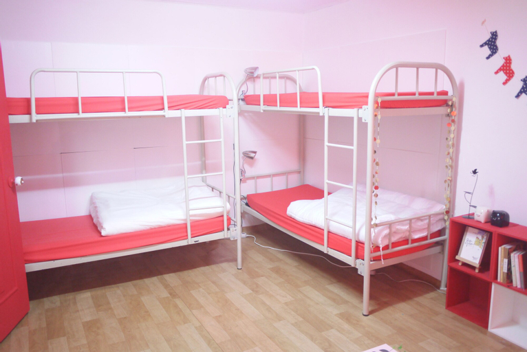 Bedroom 4, Skyboat Inn, Buk
