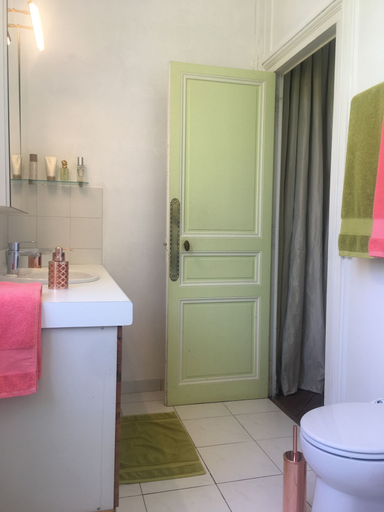 Bathroom, Chateau de Janville, Seine-Maritime