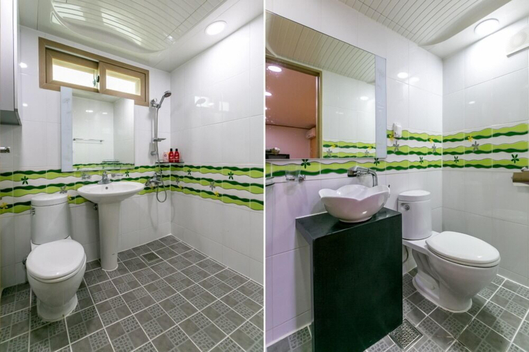 Bathroom, Sambatgol Pension, Pocheon