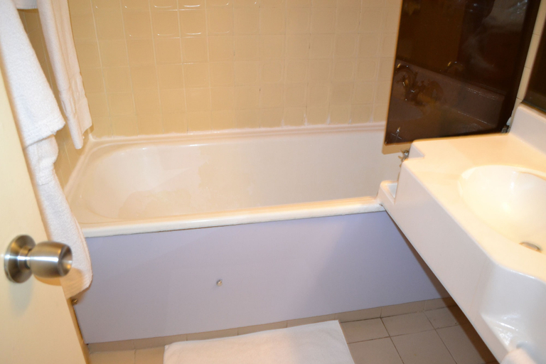 Bathroom 5, Hôtel SAWA, Wouri