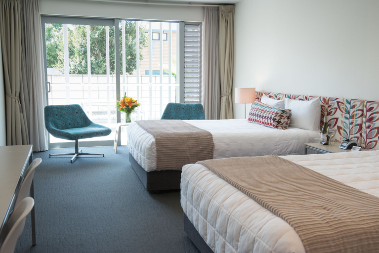 Bedroom 2, Navigate Seaside Hotel, Napier