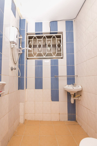 Bathroom 4, Upperhill Blueberry Hotel, Kibra