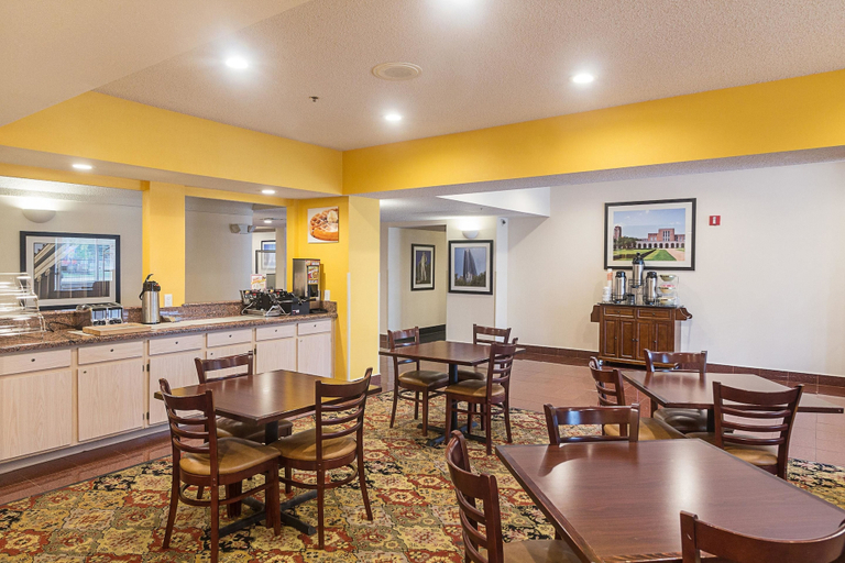 Food & Drinks 5, Quality Inn & Suites West Chase, Houston