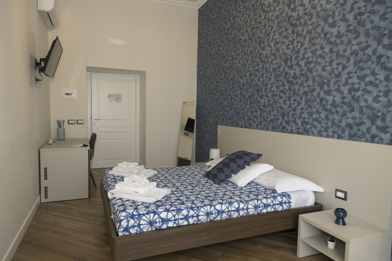 Bedroom 4, Garibaldi Rooms, Napoli