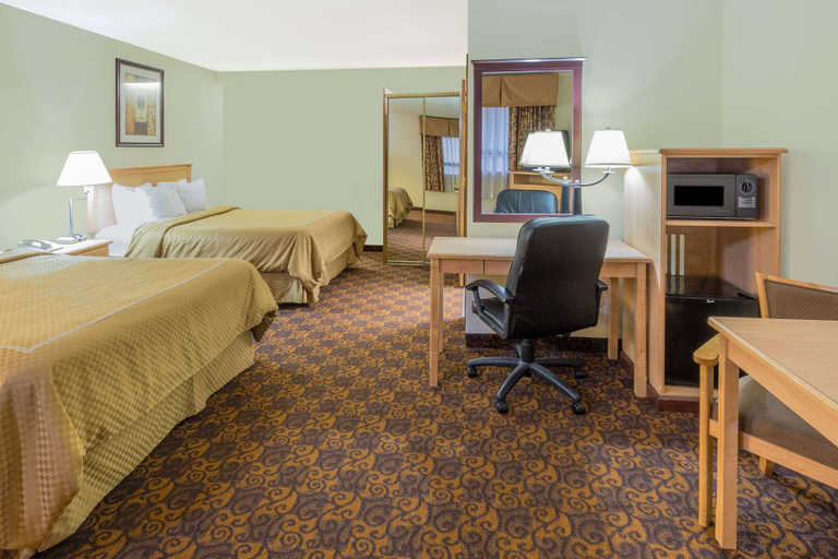 Bedroom 3, Days Inn by Wyndham Black Bear, Marion