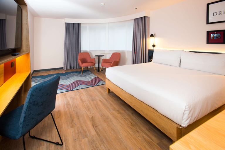 Bedroom 3, Hampton by Hilton London Park Royal, London