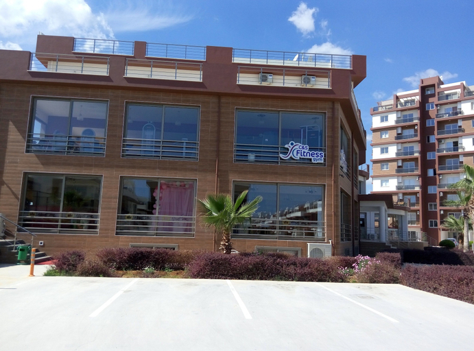 Exterior & Views 2, One Bedroom Apartment at Longbeach