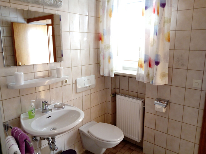 Bathroom 3, Gästehaus Kamml, Traunstein