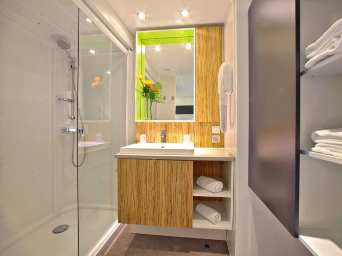 Bathroom 4, Village & Spa les Ventoulines, Dordogne