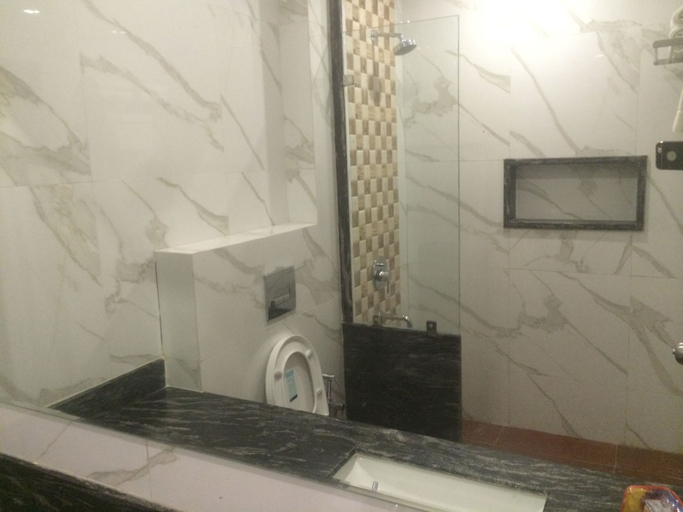 Bathroom 4, Chandra Grand, Jodhpur