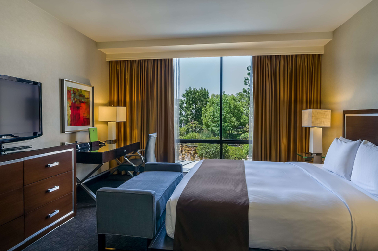 Bedroom 2, DoubleTree by Hilton Hotel Los Angeles Downtown, Los Angeles