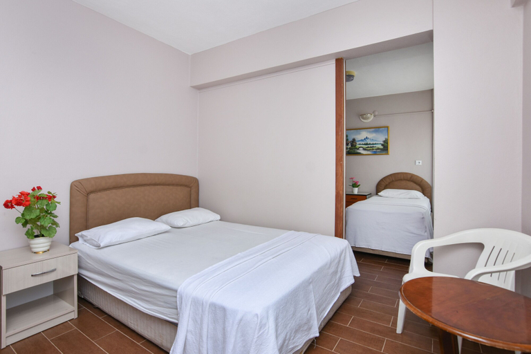 Bedroom 5, Nil Hotel, Ayvalık