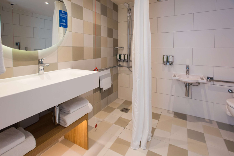 Bathroom 4, Hampton by Hilton London Park Royal, London