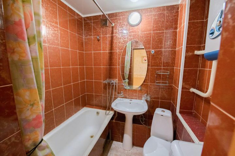 Bathroom, Apartment on Amurskaya St. 82, Vladivostok gorsovet