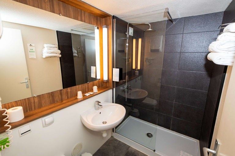 Bathroom 5, Campanile Narbonne, Aude